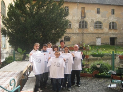 2010-05-T-Shirt-uebergabe (3)