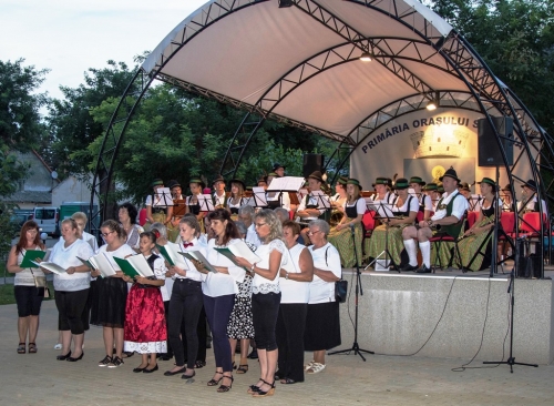 2016-08-01-Kirchenchor-Sanktanna-mit-Stadtkapelle-Trostberg